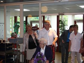 oma%20105%20jaar%20de%20posten%20016.JPG