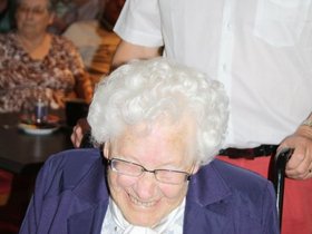 oma%20105%20jaar%20de%20posten%20025.JPG