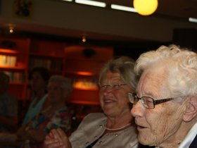 oma%20105%20jaar%20de%20posten%20031.JPG