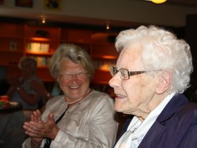 oma%20105%20jaar%20de%20posten%20035.JPG