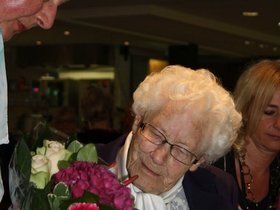 oma%20105%20jaar%20de%20posten%20065.JPG