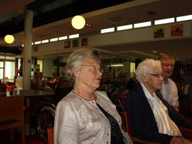 oma%20105%20jaar%20de%20posten%20093.JPG