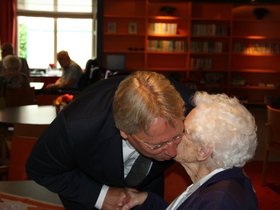 oma%20105%20jaar%20de%20posten%20113.JPG