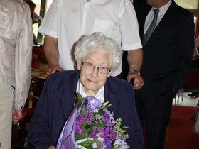 oma%20105%20jaar%20de%20posten%20122.JPG