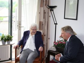 oma%20105%20jaar%20de%20posten%20124.JPG